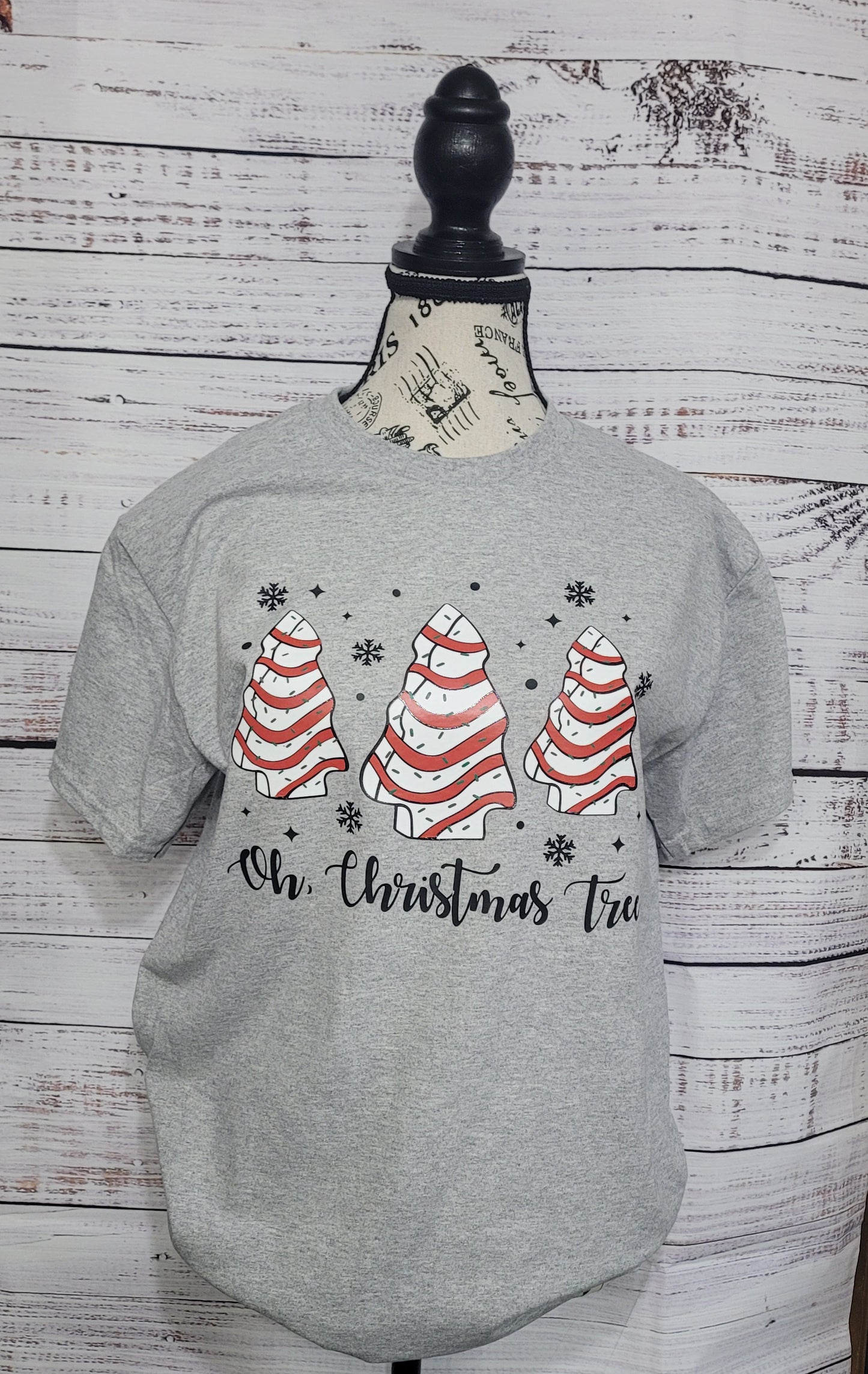 Oh Christmas Tree T-Shirt – Festive Holiday Graphic Tee 🎄✨