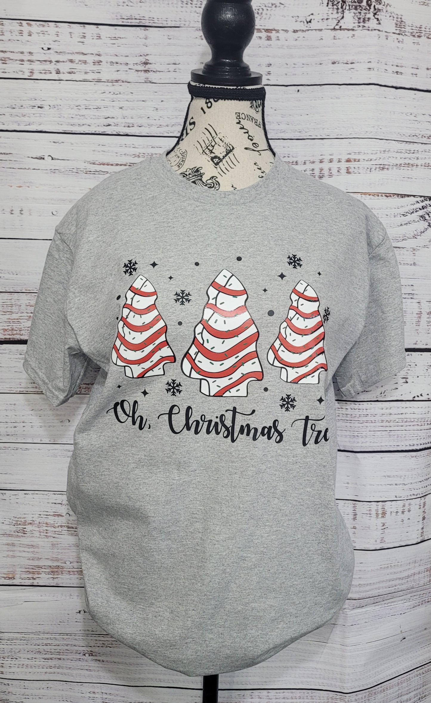 Oh Christmas Tree T-Shirt – Festive Holiday Graphic Tee 🎄✨