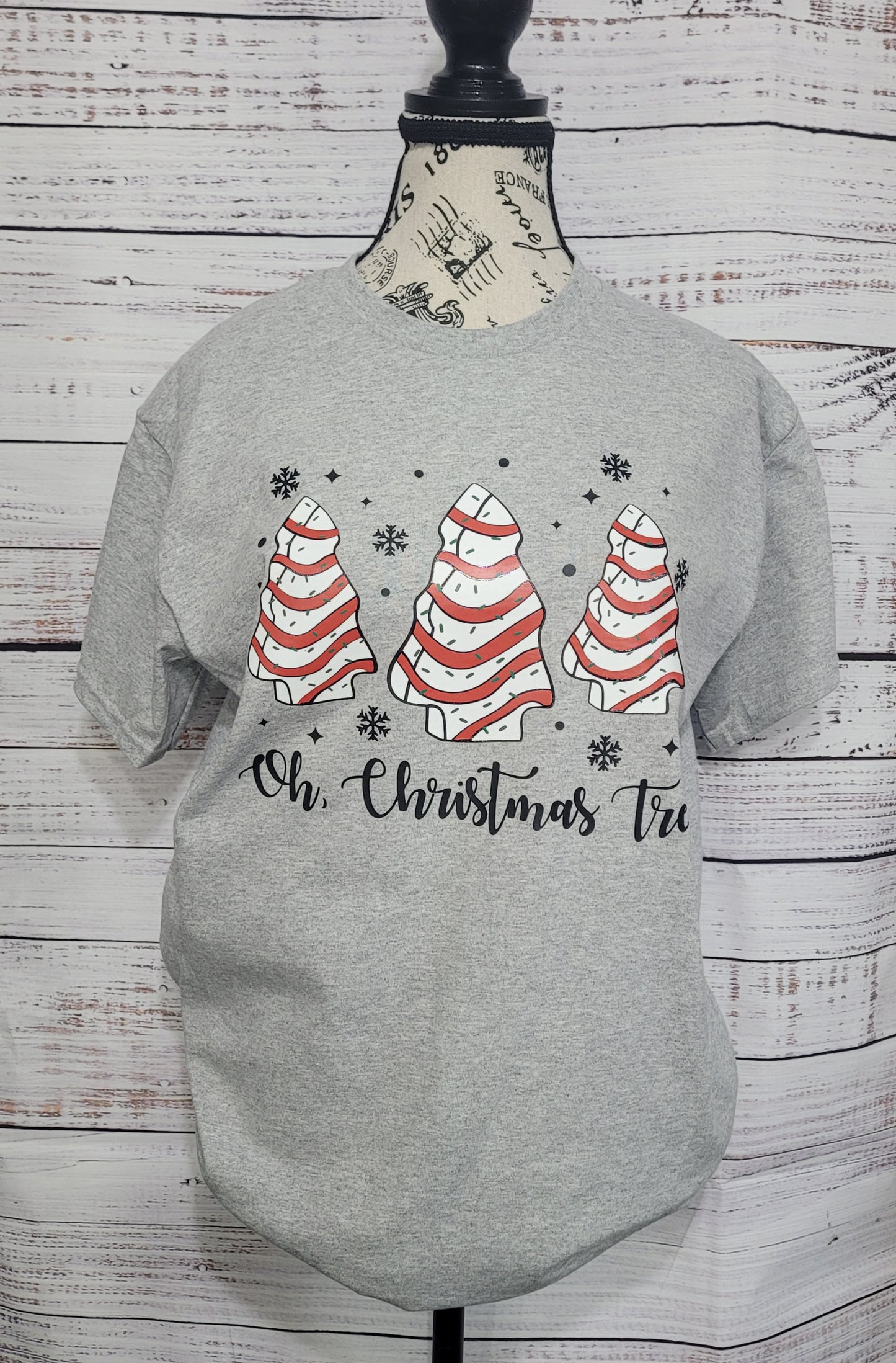 Oh Christmas Tree T-Shirt – Festive Holiday Graphic Tee 🎄✨