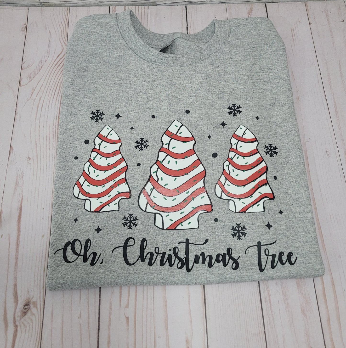 Oh Christmas Tree T-Shirt – Festive Holiday Graphic Tee 🎄✨
