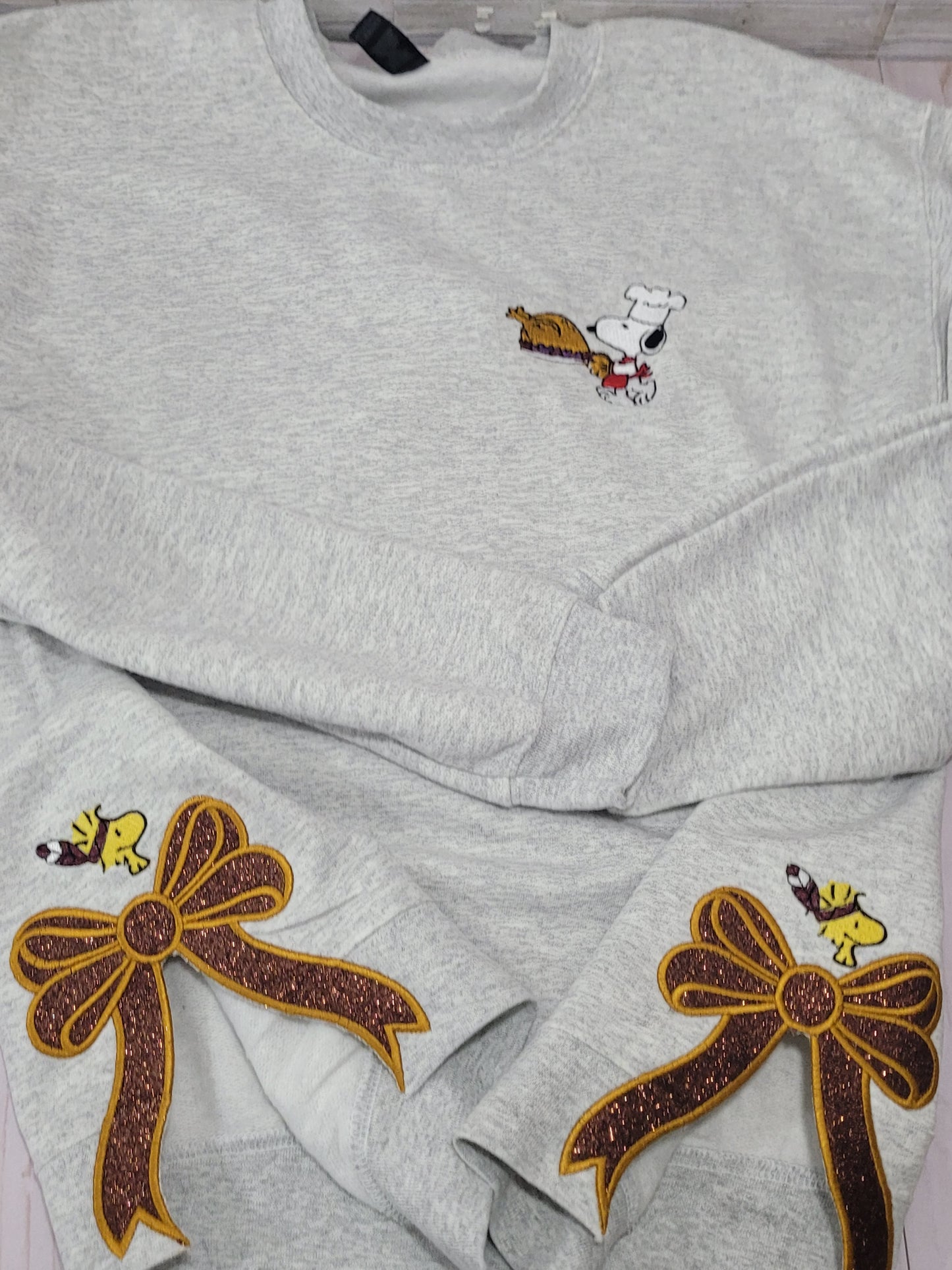 Snoopy & Woodstock Thanksgiving Sweatshirt – Cozy Holiday Pullover with Side Bow Accent 🦃🐾