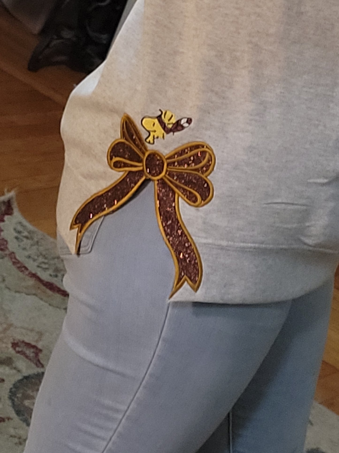 Snoopy & Woodstock Thanksgiving Sweatshirt – Cozy Holiday Pullover with Side Bow Accent 🦃🐾